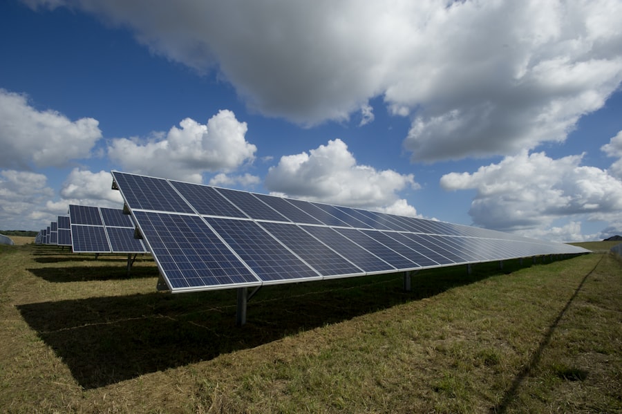Pulizia di pannelli fotovoltaici su tetto